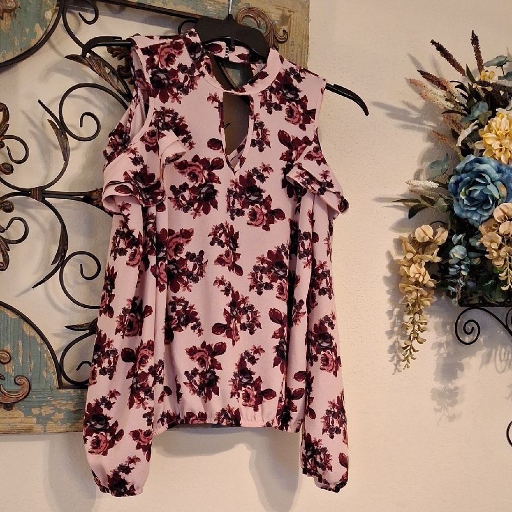 Self Esteem Pink Floral Keyhole Blouse. NWOT Size Medium